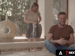21 SEXTURY - Cute Natural Girl Eyla Moore Shows Off Her New Sexy Lingerie Gift And Fucks Her Man