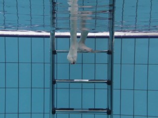 Andrejka does astonishing underwater moves