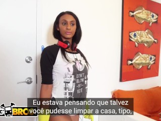 BANGBROS - Empregada Doméstica com bunda grande, Arianna Knight, trabalhando duro para me agradar