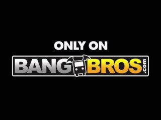 BANGBROS - Jessie Rogers Flashes Her Ass To Her Stepbrother And Lets Him Bury His Face In It