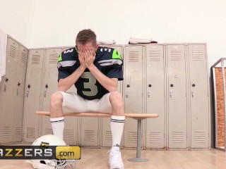 Big tit fans Brandy Aniston and Rachel RoXXX share big dick at halftime