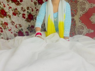 Brother-in-law fucked sister-in-law Bhabhi ji ne devar ka room safai ki bhane main devar se sex kiya