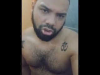 Chico peludo sexy con ganas de un culo grande para echar su leche dentro (estrella porno evander )