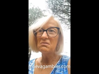 DANS LES BOIS MILF BLONDE SE FAIT DEFONCER LA CHATTE PAR UN INCONNU