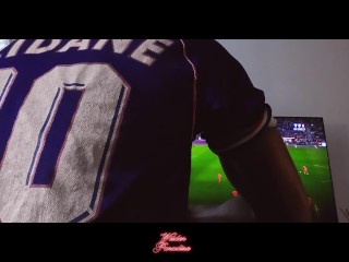 Demi-soeur dit "Allez-les Bleus ! Mais boycotte la Coupe du monde et baise-moi comme une chienne"