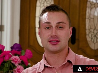 DEVILSTGIRLS Trans Kasey Kei Gets Assfucked Doggystyle On The Couch In A Swingers TV Show