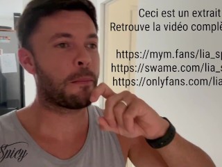 Elle se fait sodomiser à sec pendant son ménage