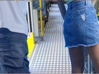 encoxada na estudante de um estranho no ônibus!