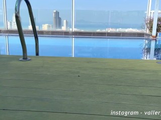 Girl on the Pool Asked me to Apply Sunscreen to Her. Sunbathing Ended up with BJ &amp; Hot Quickie