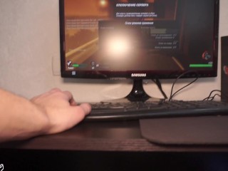 Girlfriend distracted me away from video game to suck my cock