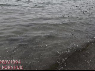 HANDJOB BY REAL TEEN STRANGER ON THE BEACH AFTER DICK FLASHING! Towel drops, shows big cock! Cumshot
