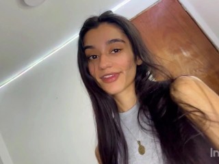 Hermosa Paisa bailando muy rico y mostrando su cuerpo desnudo