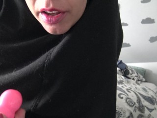 Hijab Anal Sex فتاة مسلمة تفتح بابها الخلفي
