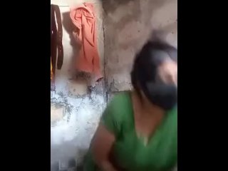 Hot Mallu Aunty showing full sexy body