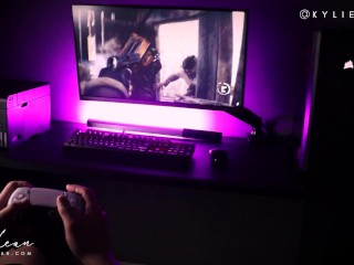 I “HELPED” MY VIRGIN FRIEND WHILE HE PLAYED 😈