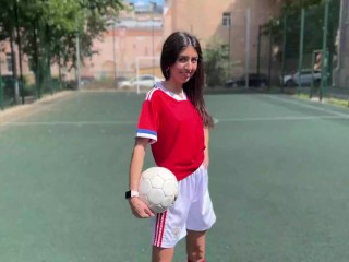 Я хотела посмотреть футбольный матч Евро 2024 , а меня трахнули в Анал и кончили на лицо!