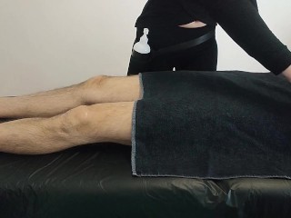 Il mio cliente Speciale mi aspetta NUDO per un massaggio rilassante al corpo - Parte 1