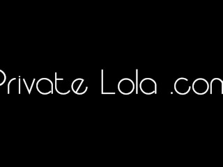 Lola Myluv - Macht es sich selbst im Bett