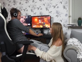 Miss Banana - He tried to play Overwatch