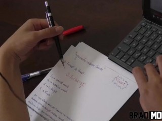 Namoradinha estudante pausou o estudo pra levar no cuzinho