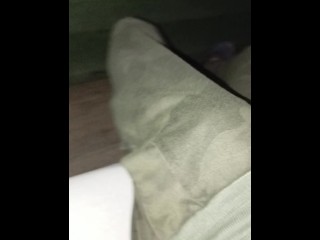 Não posso fazer barulho se não serei pego me masturbando