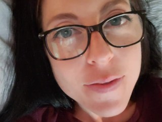 Nerdy Faery Using Tampons To Cum