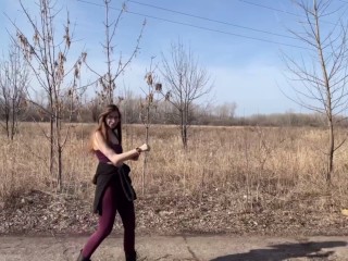 Нимфоманка любит трахаться прямо в лесу - YourSofia