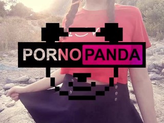 PandaVlog: due amiche si fingono finte sorellastre per far felice il motore di ricerca di Pornhub