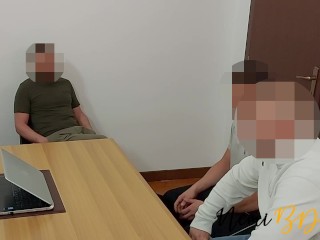 Part1 Il notaio cornuto condivide e riprende la moglie in ufficio per risolvere problemi dei clienti