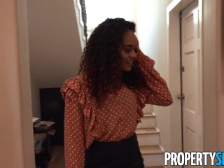 PropertySex Attractive Real Estate Agent Comes with Perks
