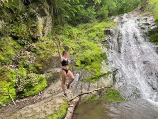 Risky Outdoor Sex With A French Student While On A Public Hike In The Forest