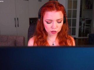Schoolgirl have PORN site and actively shares exclusive content with fans!