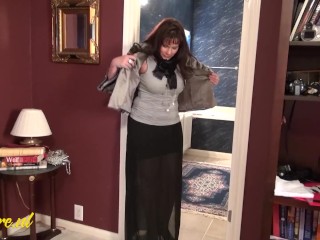 Sexy American MILF With Hot Curvy Body Fucks Herself With Her Toy