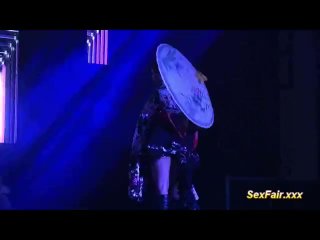 sexy Asian makes audience go crazy