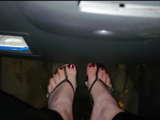Sexy Pantoletten im Auto ** Foot Fetish **