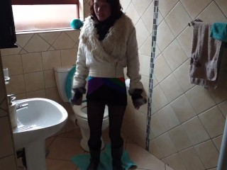 Skinny slut pissing with her legs wide open in the toilet for your viewing