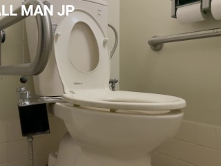 Sweet girl's bold pee ♡ Large amount of leakage in public toilet