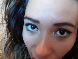 Teen 18 years old with amazing skills to make any dick to her mout