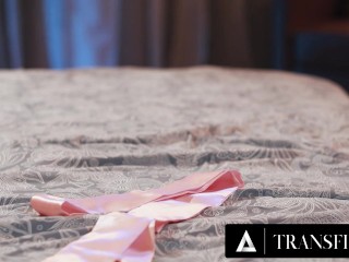 TRANSFIXED - Naturally Stacked Babe Lily Starfire Blindfolds Sexy Zariah Aura For Sensual Foreplay