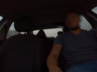 ? Uber se folla a hermosa chica en falda en su carro ? antes de llevarla a su casa