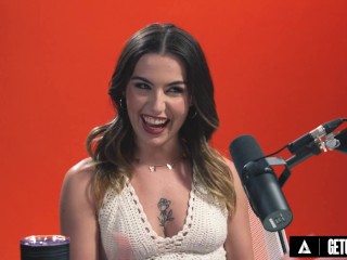 UP CLOSE - How Women Orgasm With The Quiver Queen Chanel Camryn! INTENSE HITACHI ORGASM! FULL SCENE