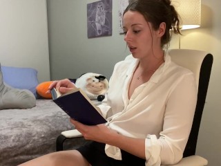 Voyeur of sexy brunette reading a hot romance novel and getting off to it