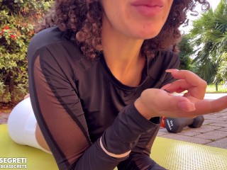 WORKOUT SENZA SLIP - Mentre faccio workout sono eccitata e mi masturbo bagnando i leggings